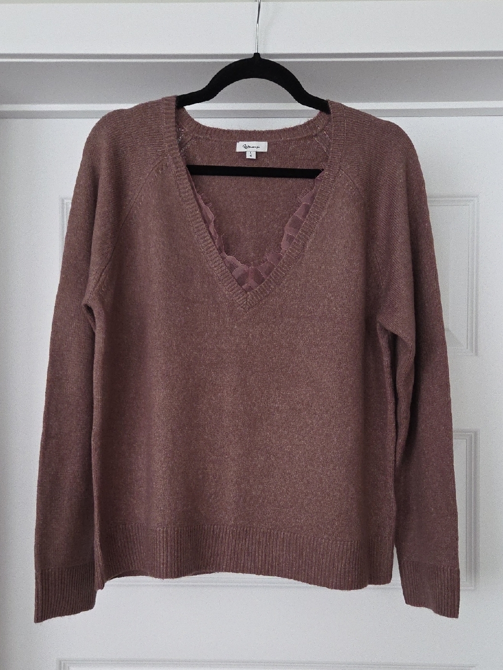 NWOT Reitmans Mauve Pink V-Neck Sweater With Lace Detail - Size L